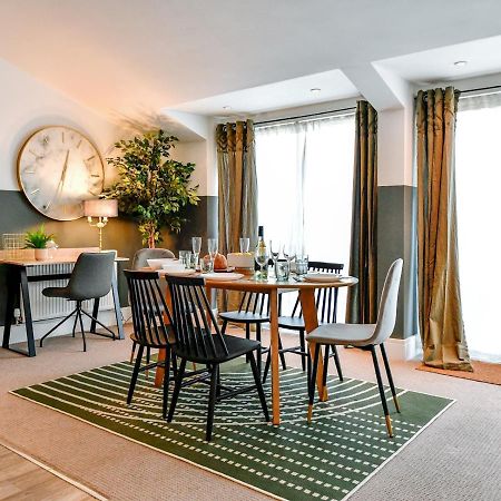 Pass The Keys Perfectly Located Stylish 2 Bed Home With Parking Newport  Eksteriør billede