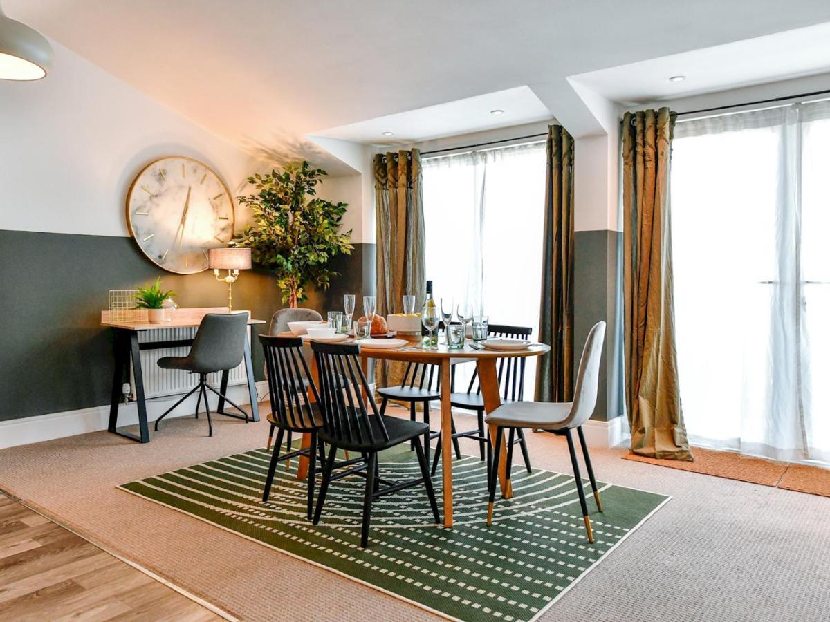 Pass The Keys Perfectly Located Stylish 2 Bed Home With Parking Newport  Eksteriør billede