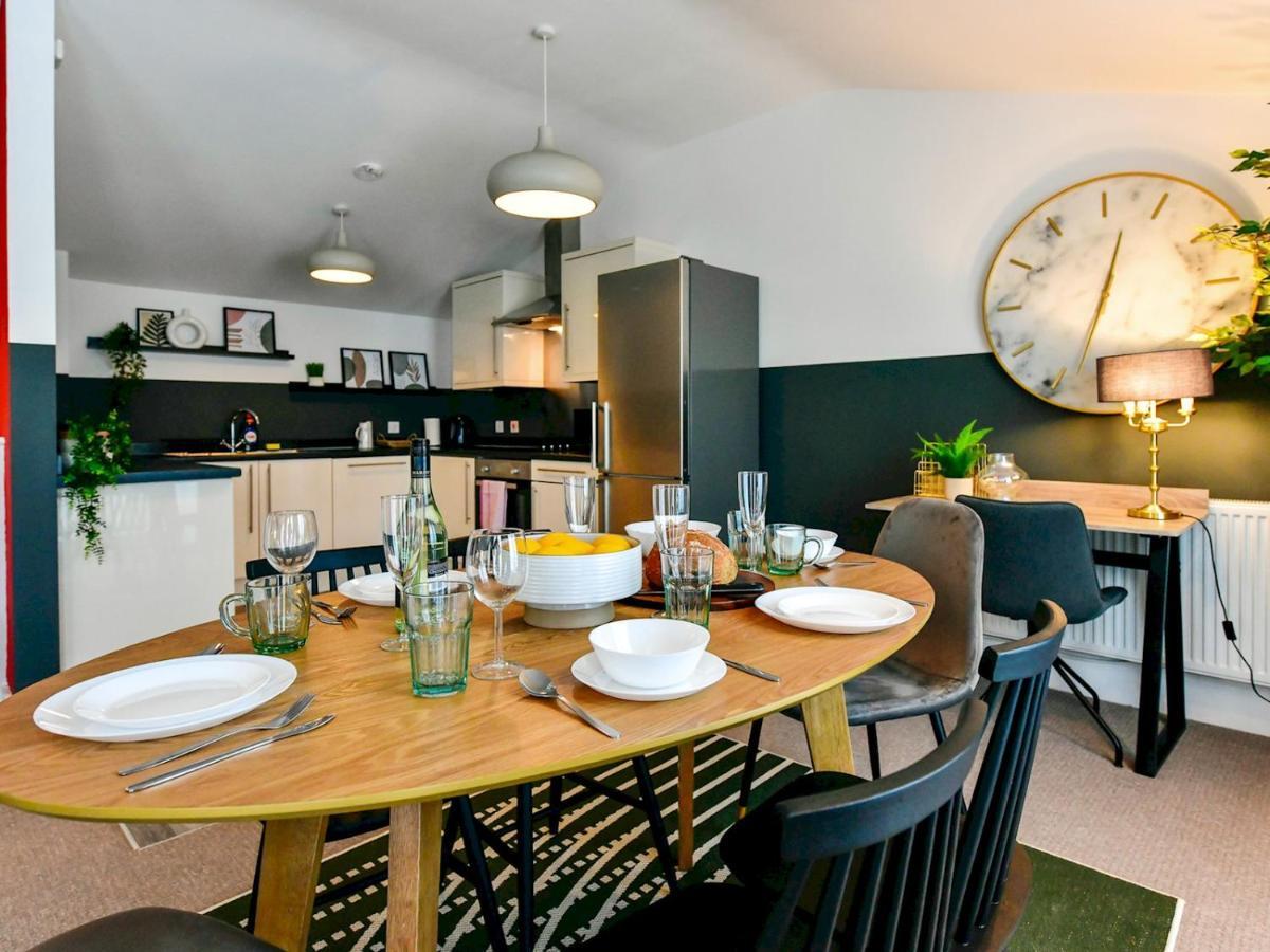 Pass The Keys Perfectly Located Stylish 2 Bed Home With Parking Newport  Eksteriør billede