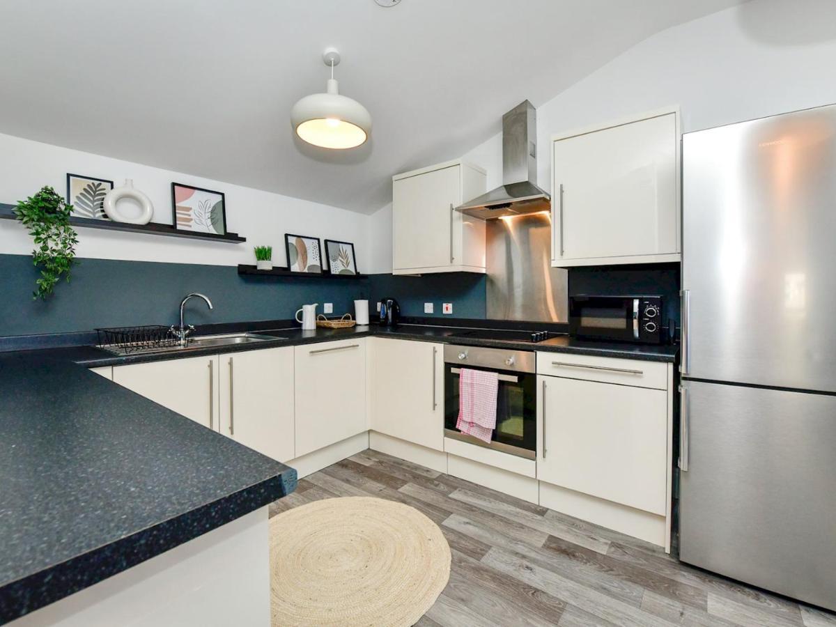 Pass The Keys Perfectly Located Stylish 2 Bed Home With Parking Newport  Eksteriør billede