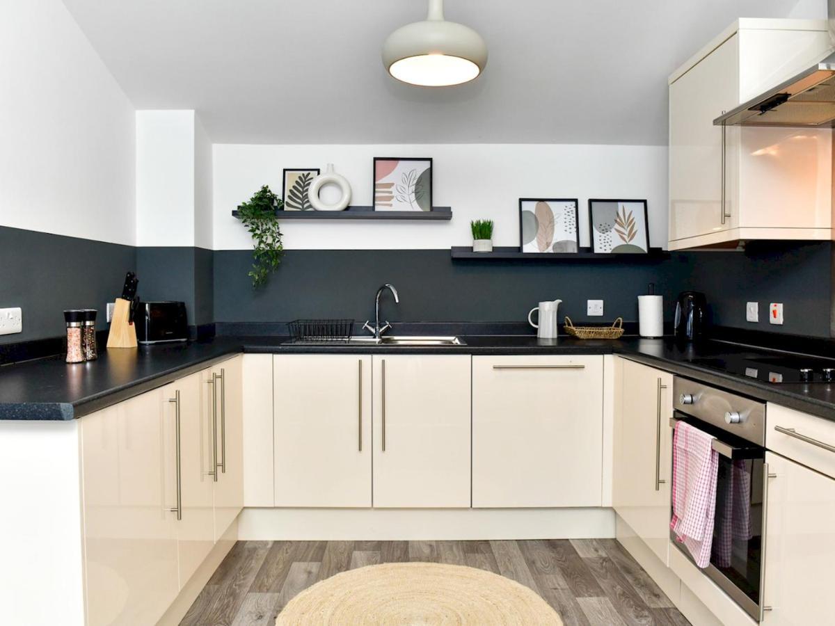 Pass The Keys Perfectly Located Stylish 2 Bed Home With Parking Newport  Eksteriør billede